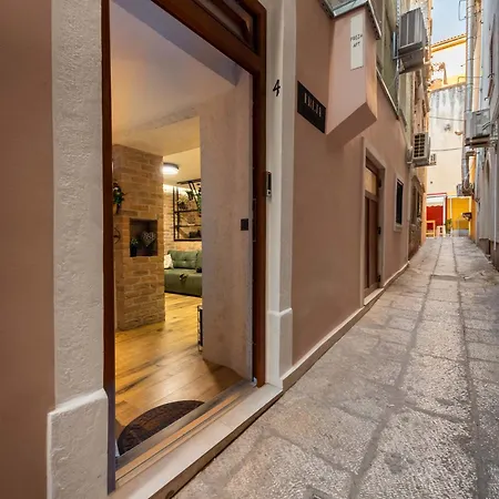 Freja- Luxury Old Town Center Apartman *